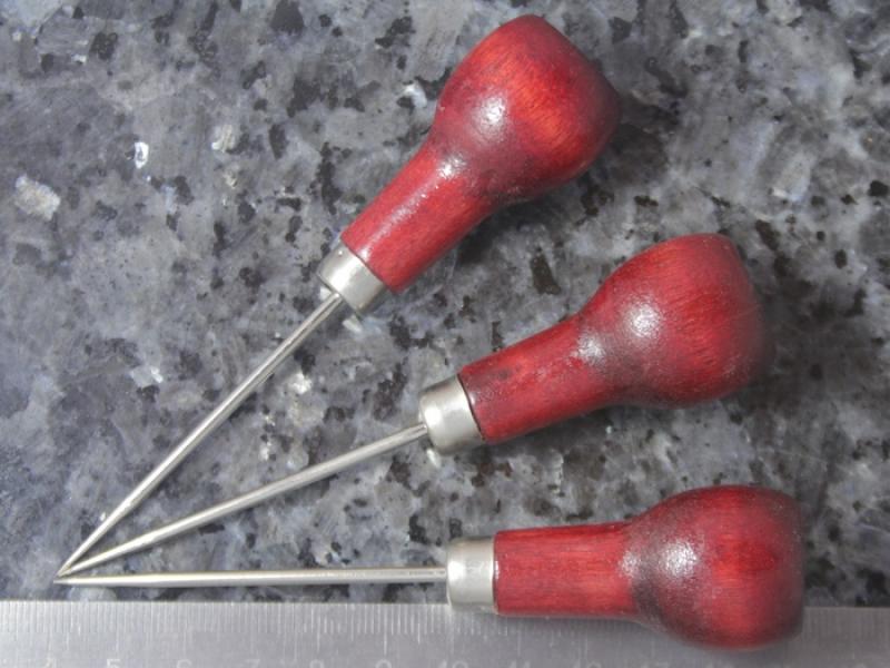 Шило для шкіри з фіксованою голкою