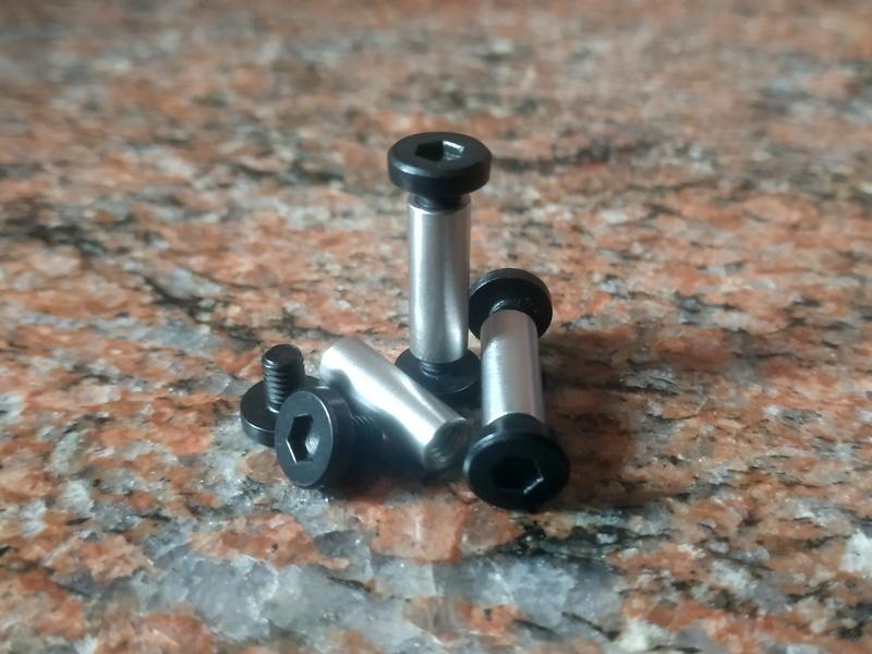 Стяжка Pivot чорна Потайна 5 мм